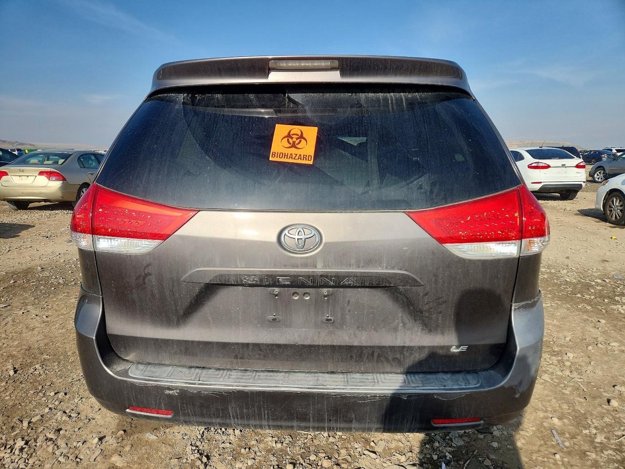 2011 TOYOTA SIENNA