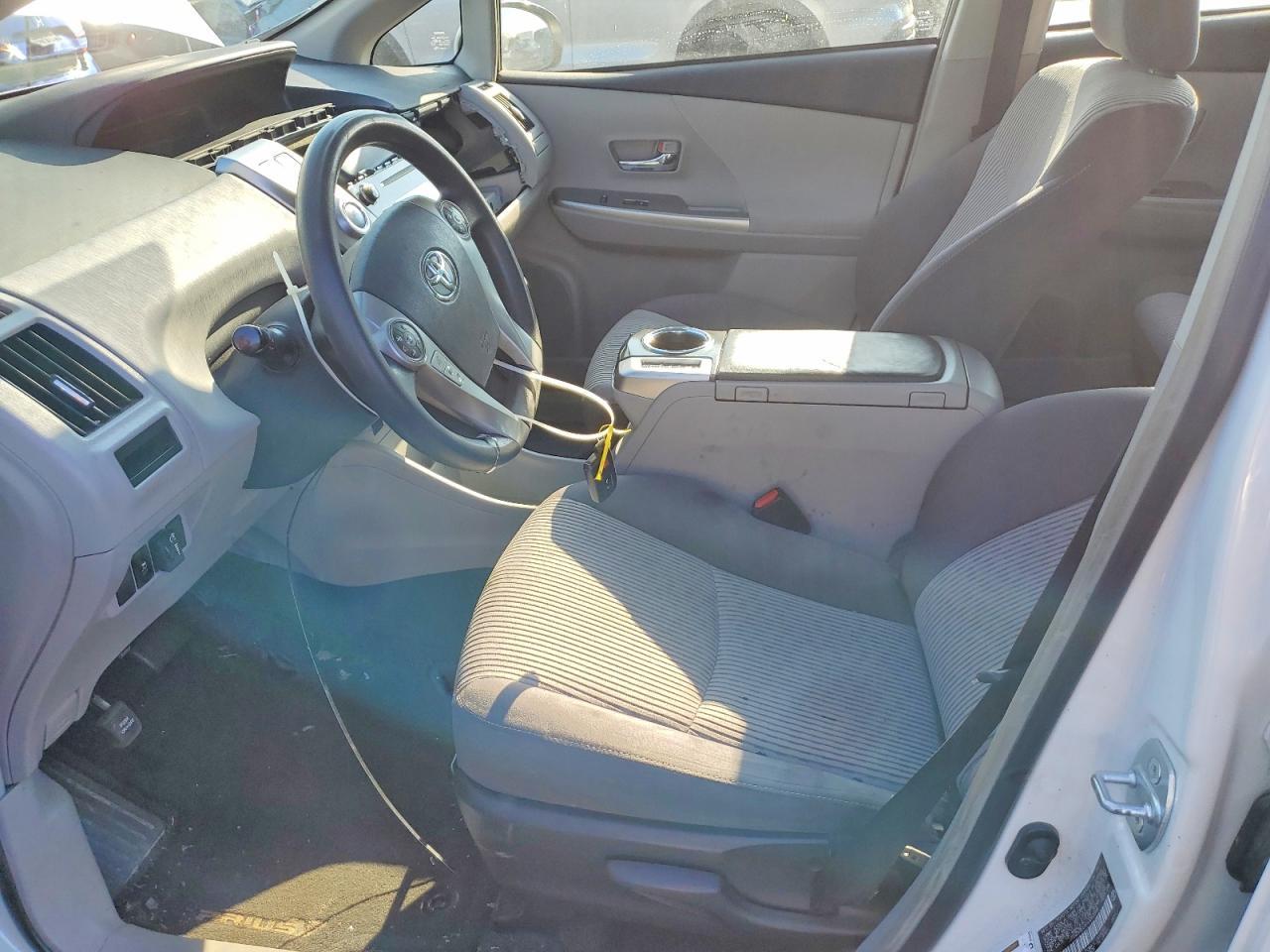 2017 TOYOTA PRIUS V