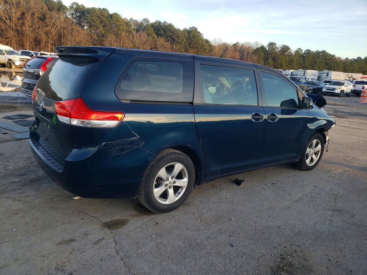 2012 TOYOTA SIENNA