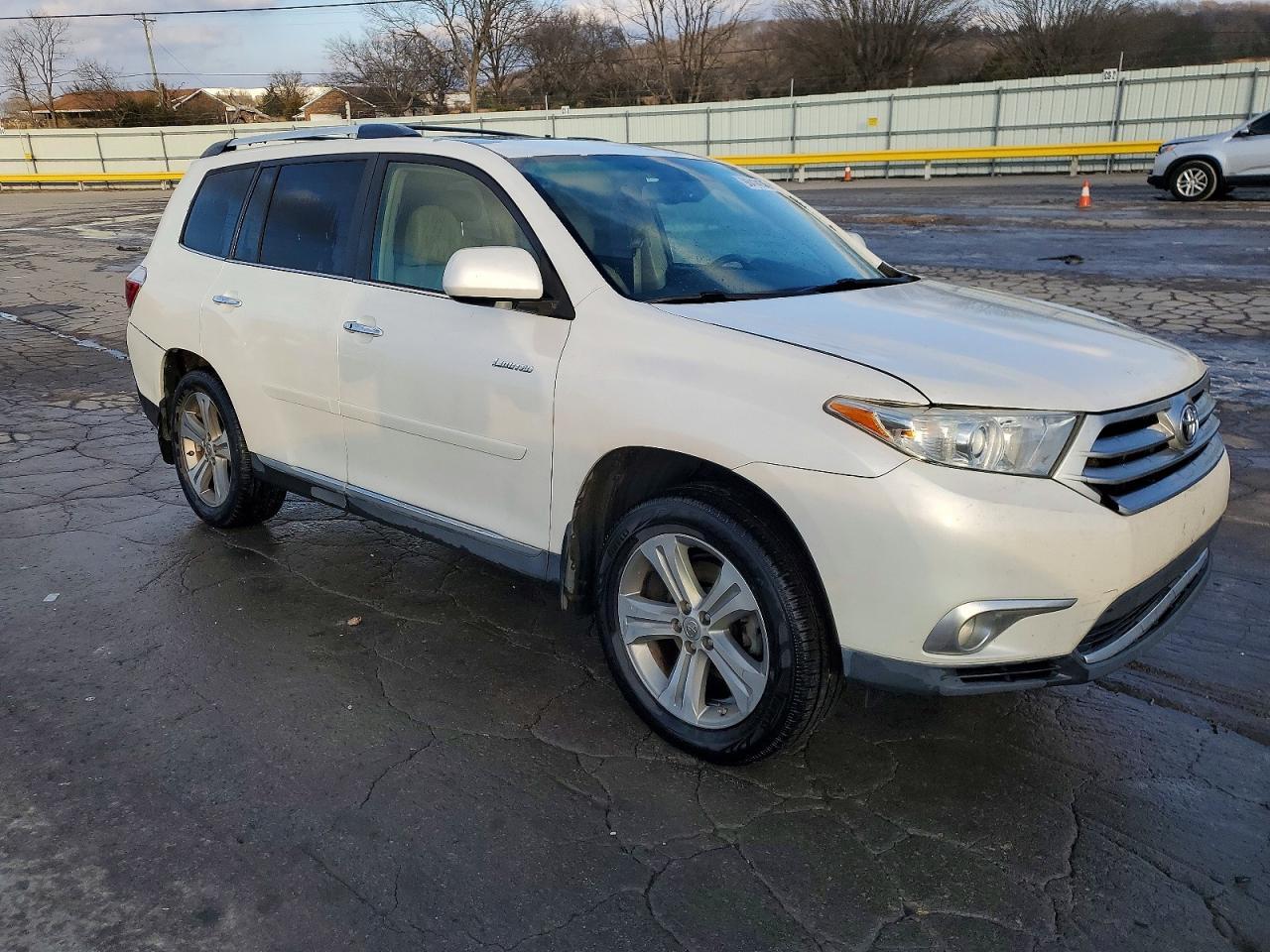 2011 TOYOTA HIGHLANDER