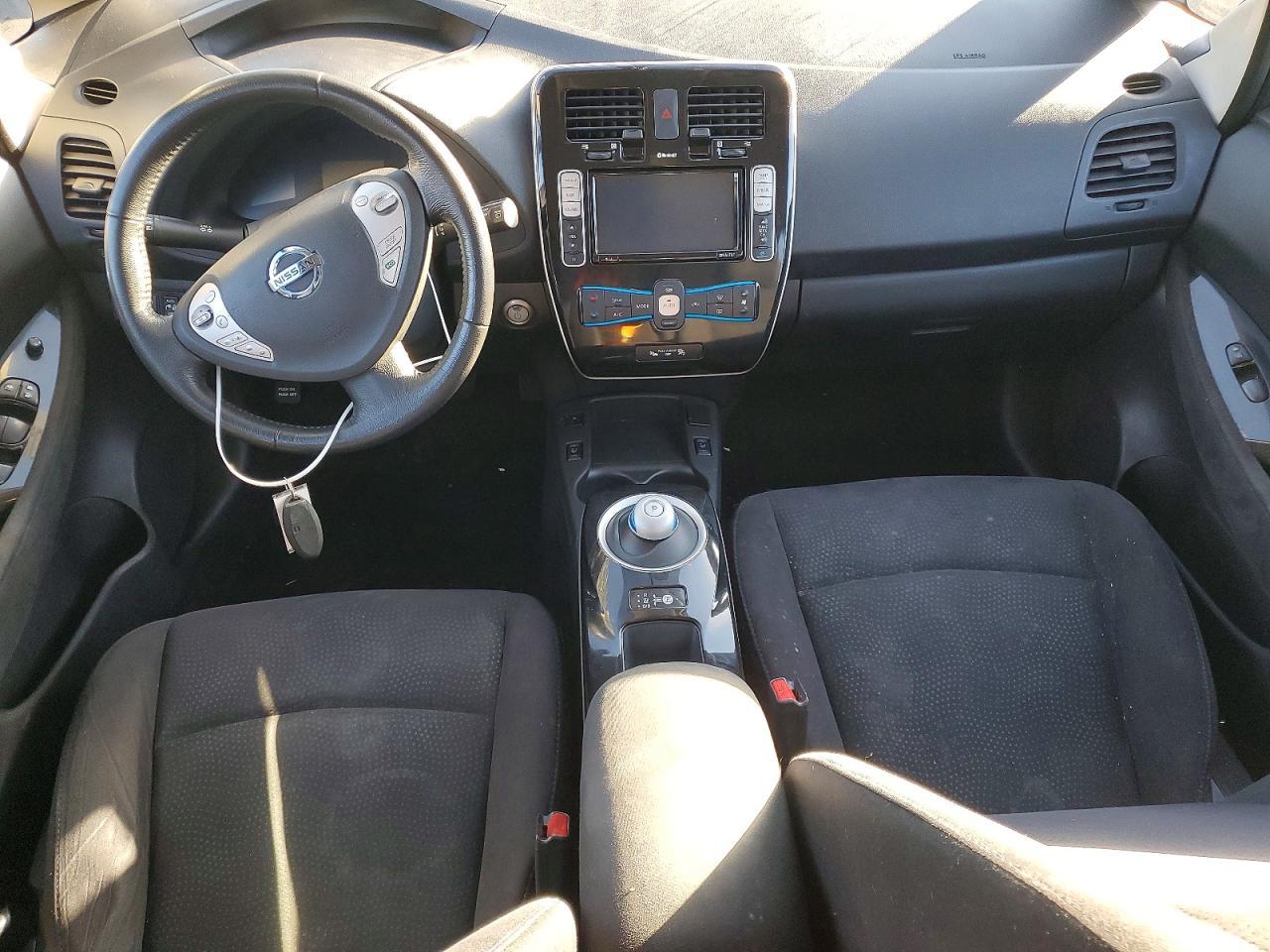 2016 NISSAN LEAF