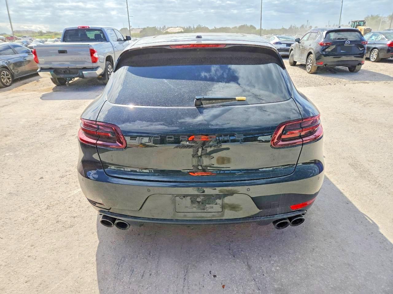 2017 PORSCHE Macan