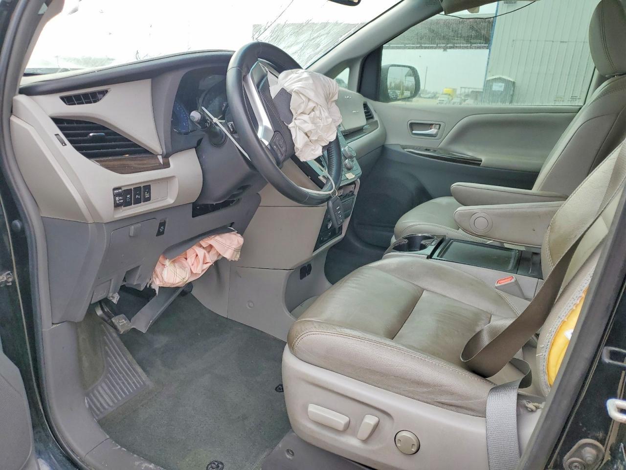 2015 TOYOTA SIENNA
