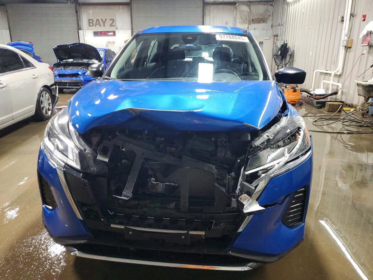 2023 NISSAN KICKS