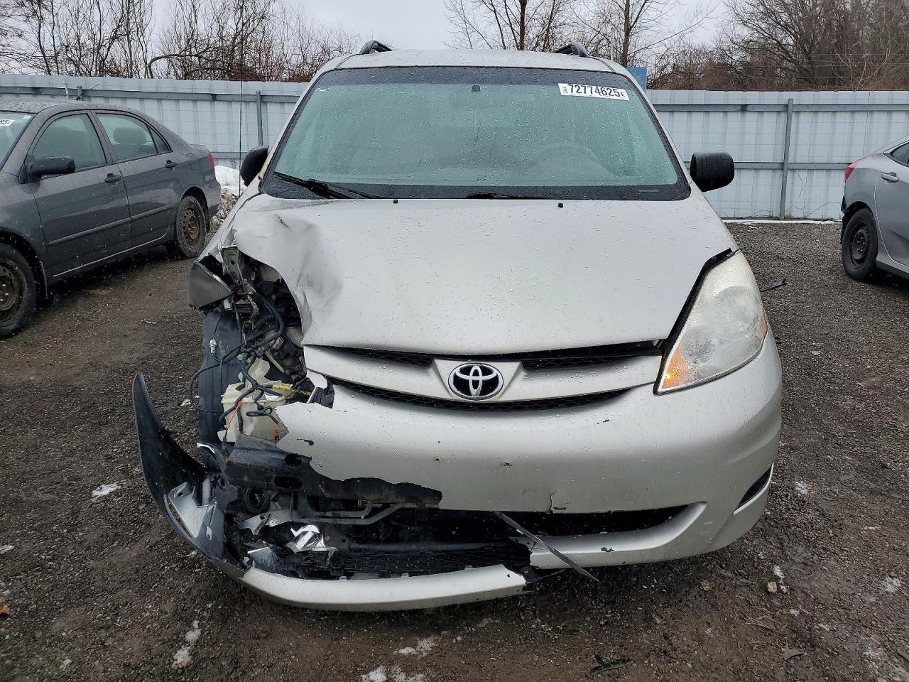 2010 TOYOTA SIENNA