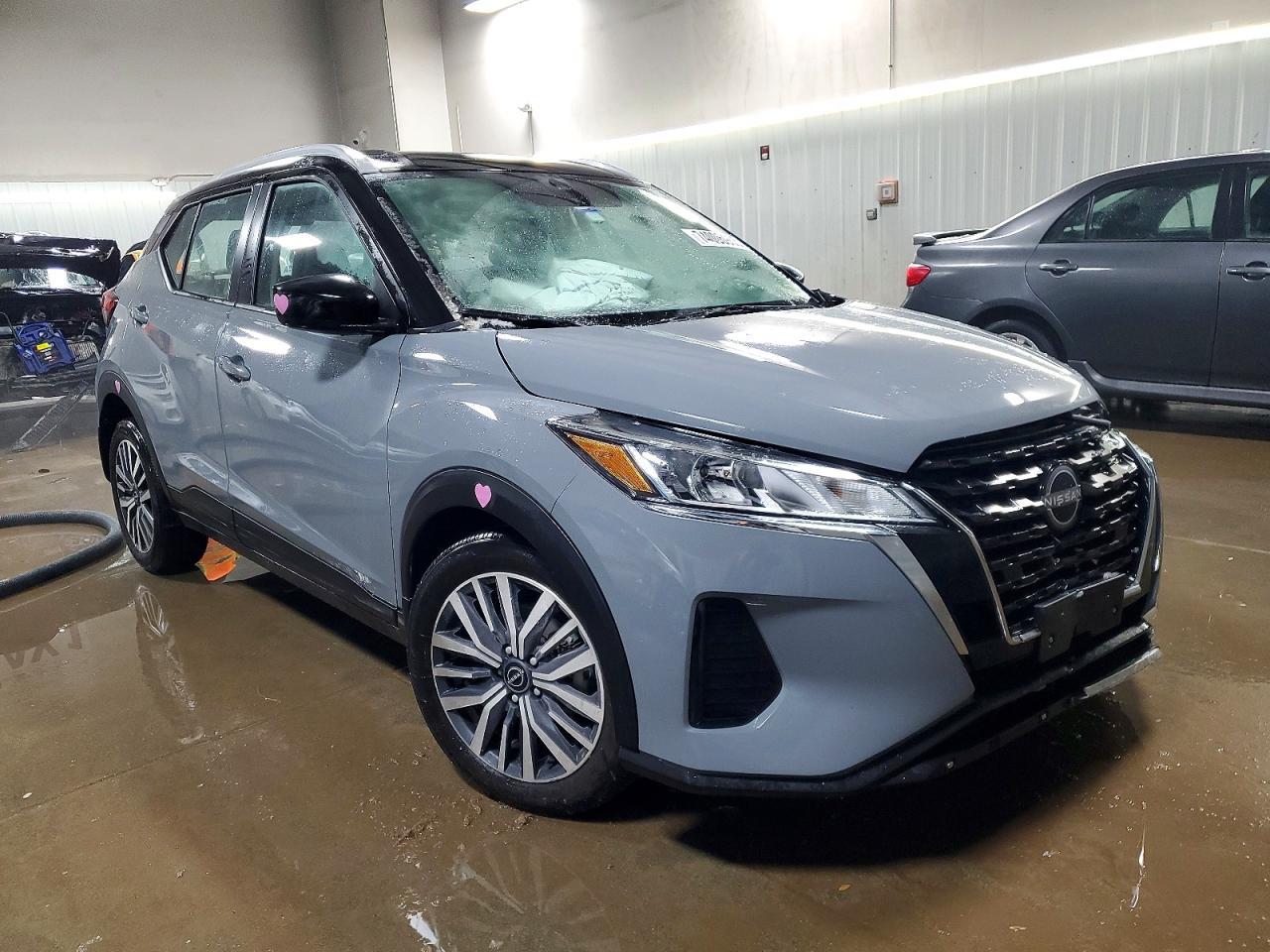 2024 NISSAN KICKS