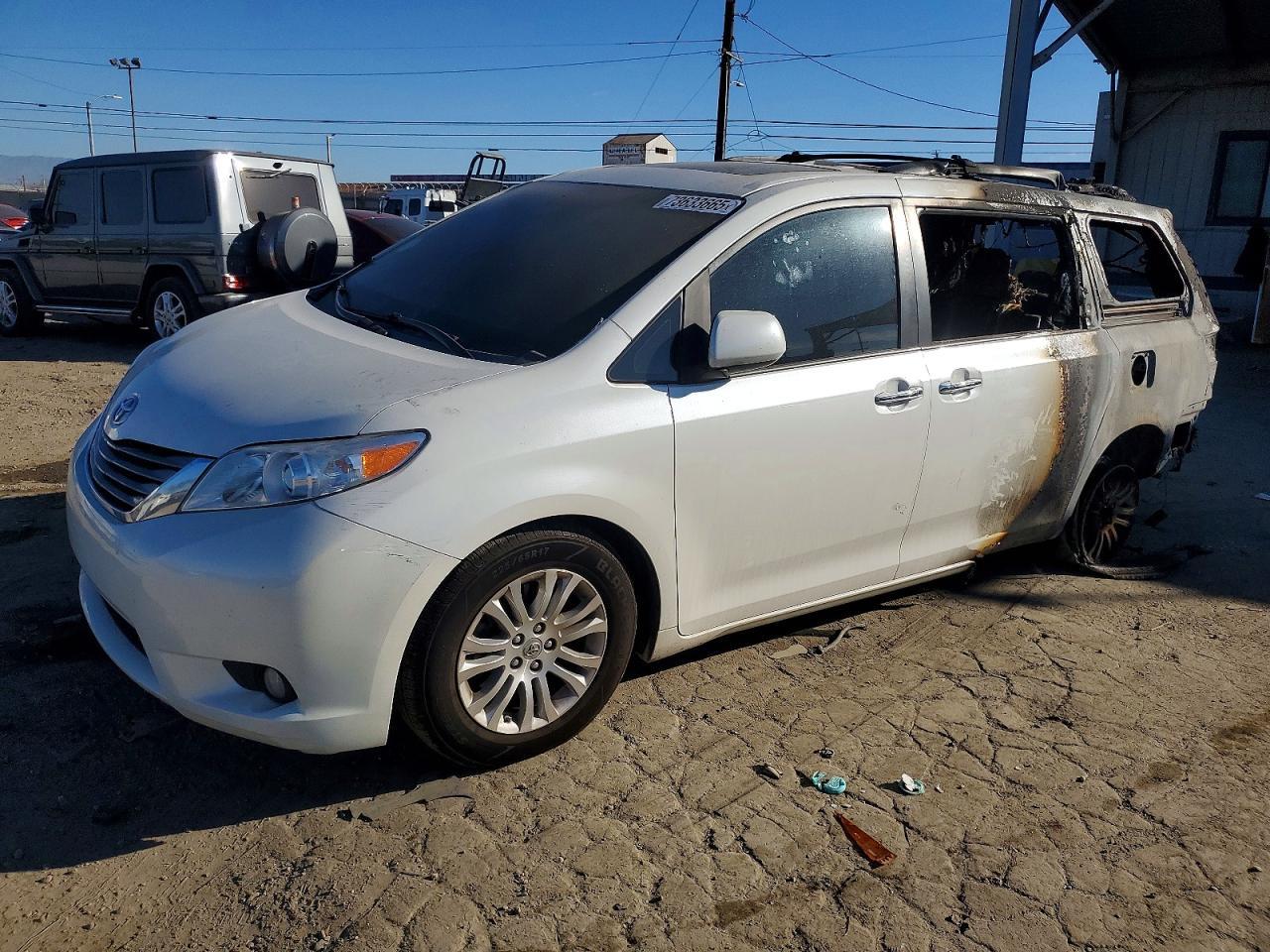 2015 TOYOTA SIENNA