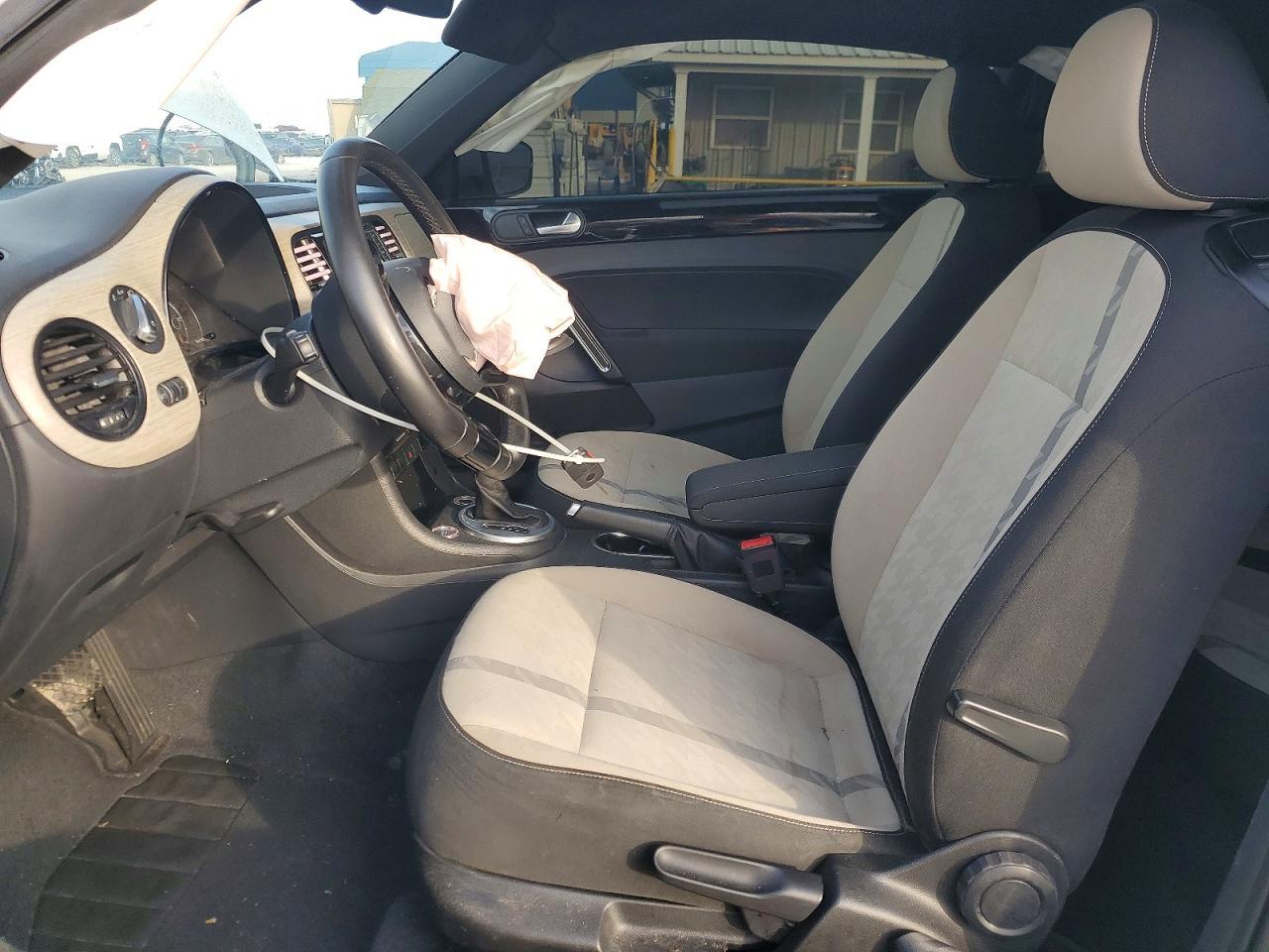 2018 VOLKSWAGEN Beetle