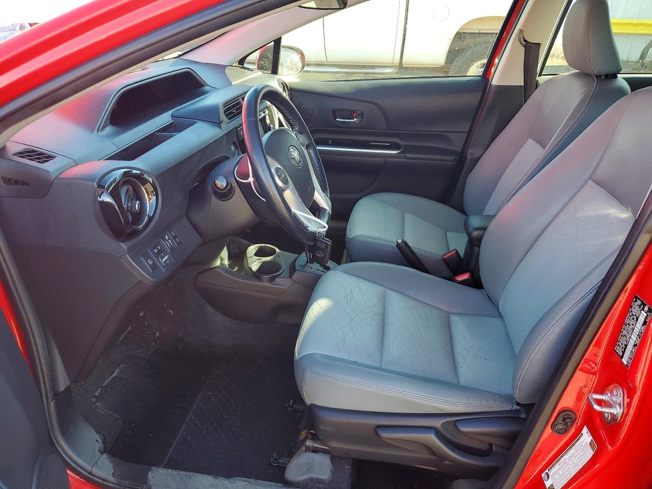 2016 TOYOTA Prius c