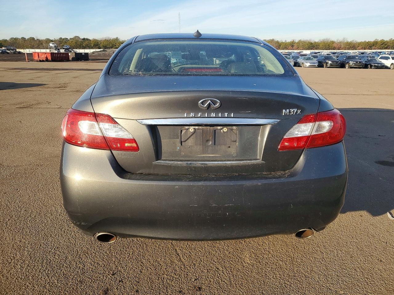 2012 INFINITI M37