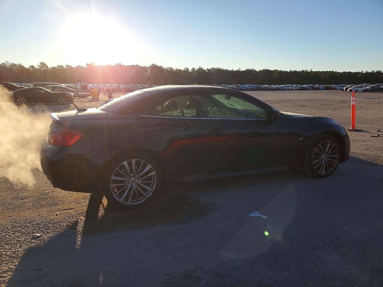 2015 INFINITI Q60