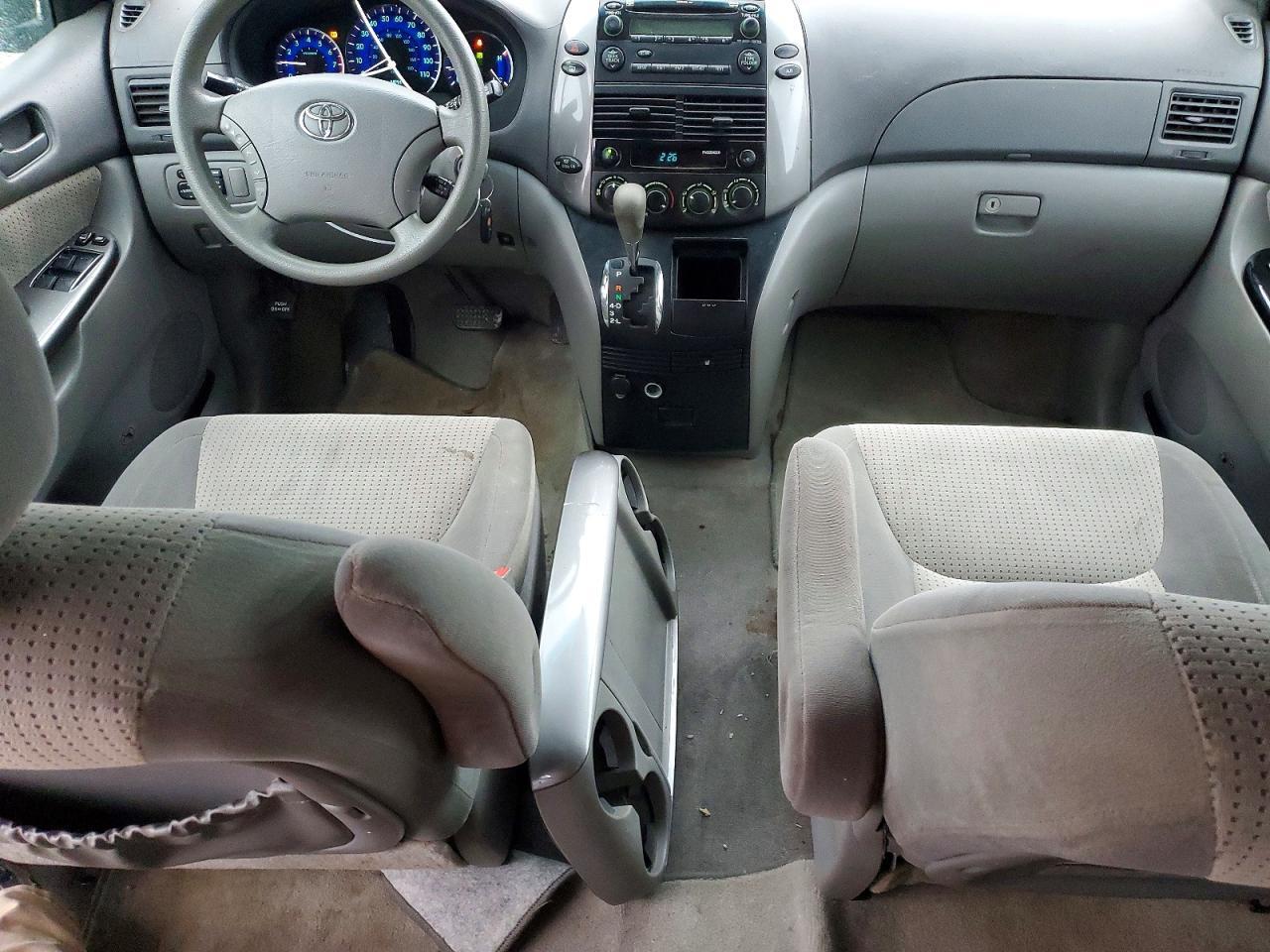 2010 TOYOTA SIENNA