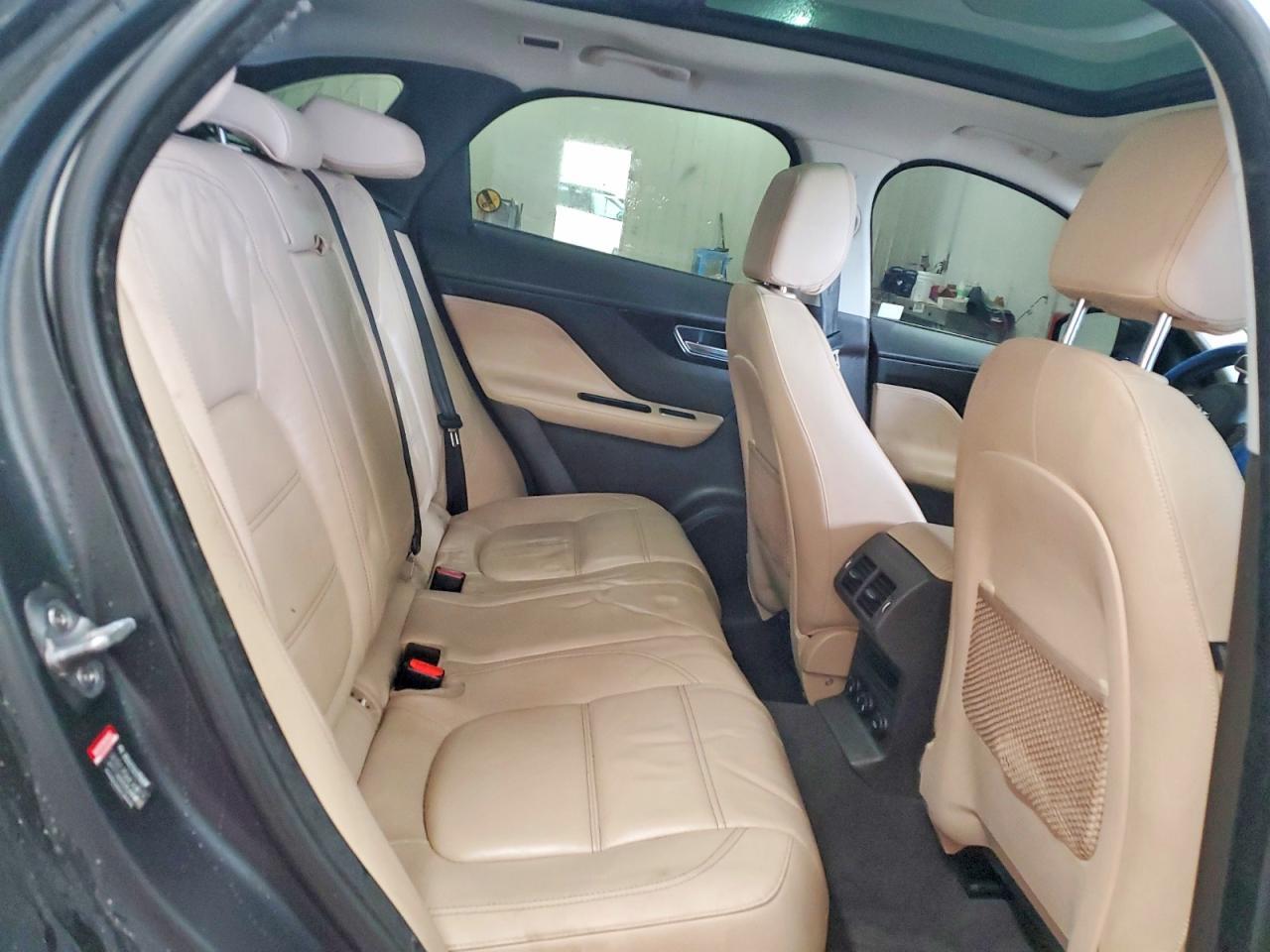 2017 JAGUAR F-Pace