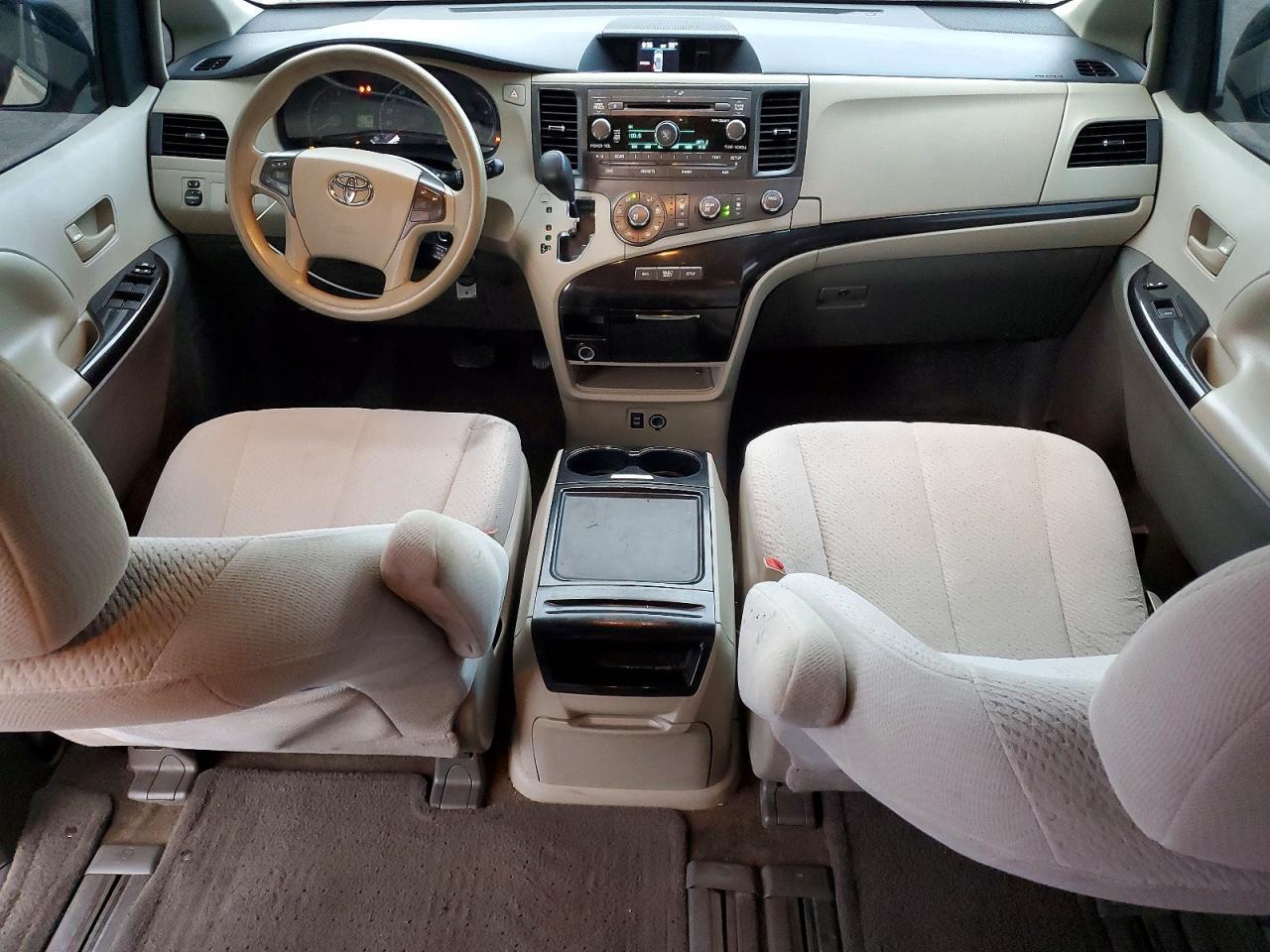 2012 TOYOTA SIENNA