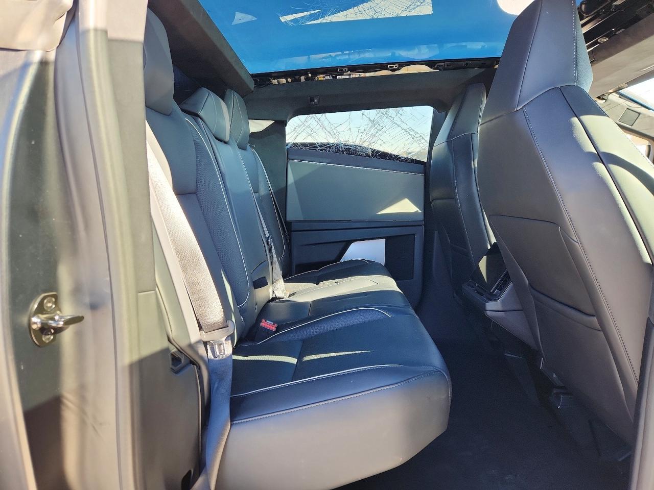 2024 TESLA Cybertruck