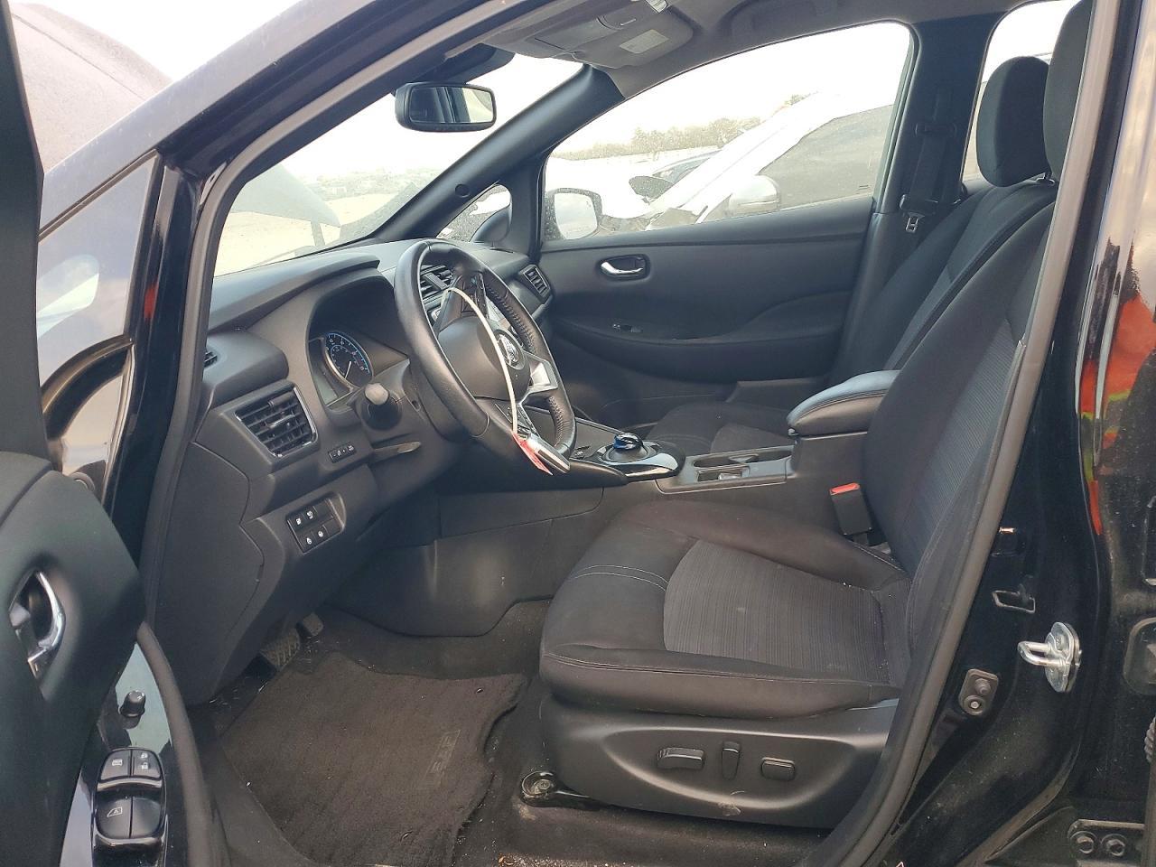 2022 NISSAN LEAF