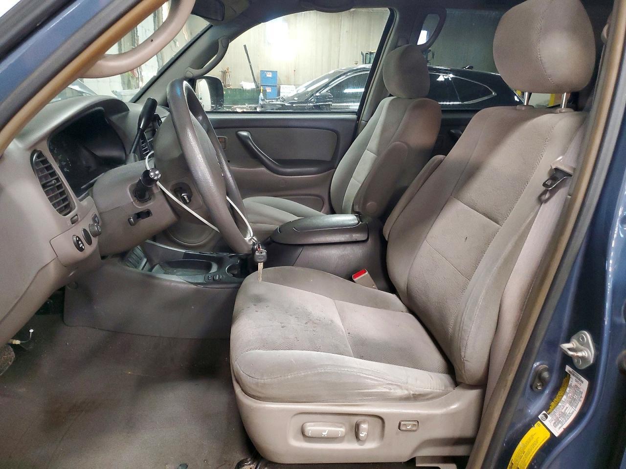 2005 TOYOTA Sequoia