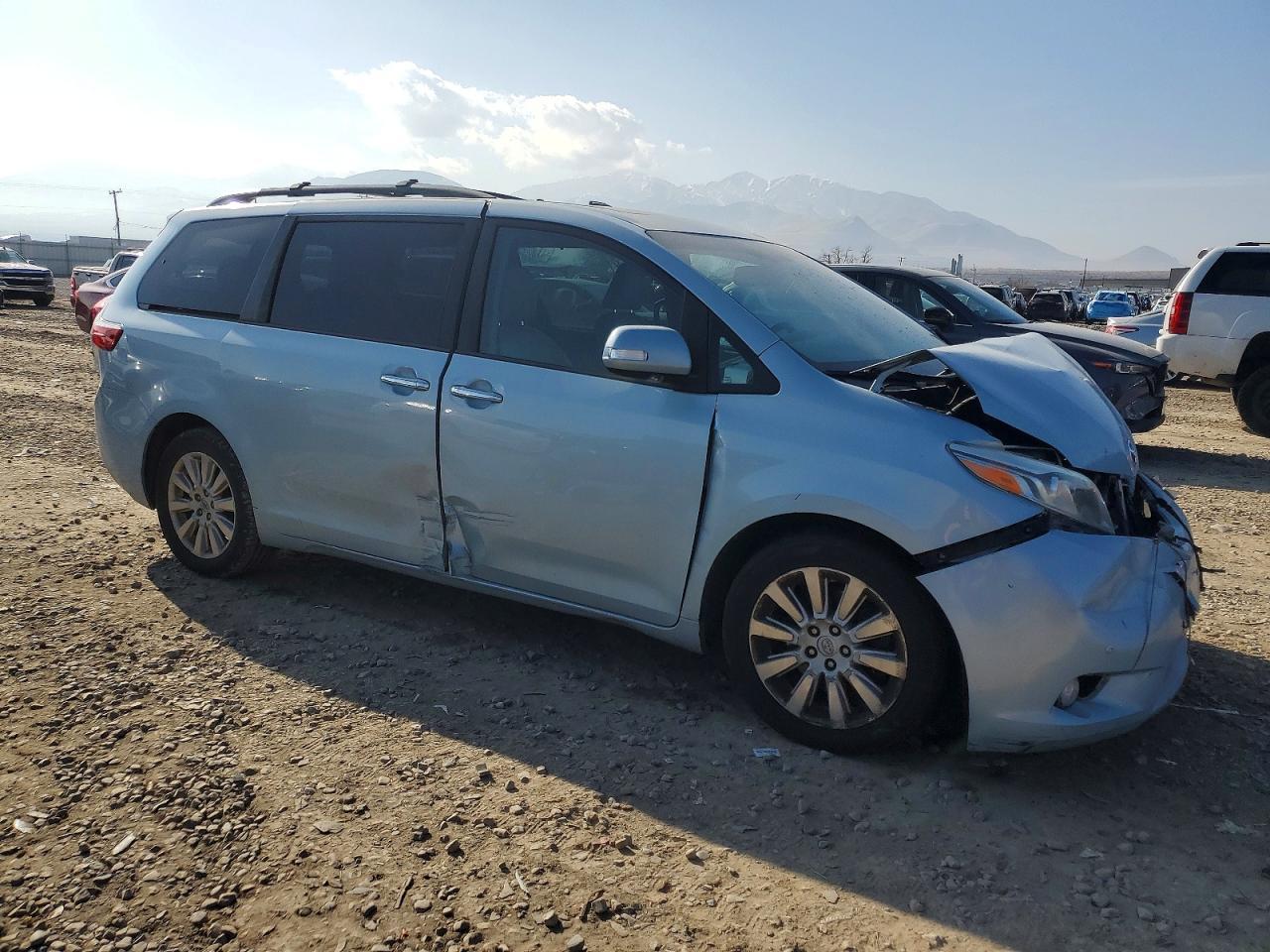 2015 TOYOTA SIENNA