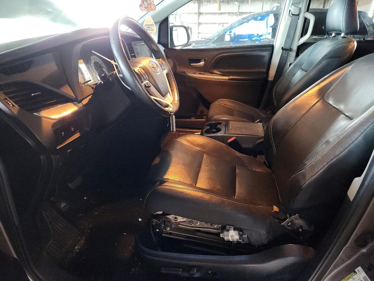 2015 TOYOTA SIENNA