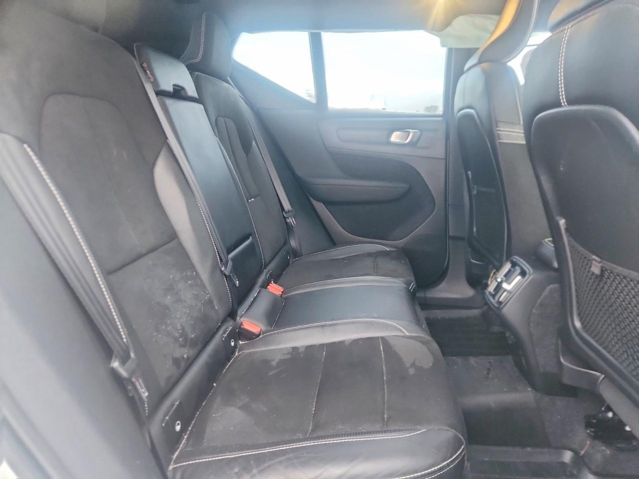 2020 VOLVO XC40