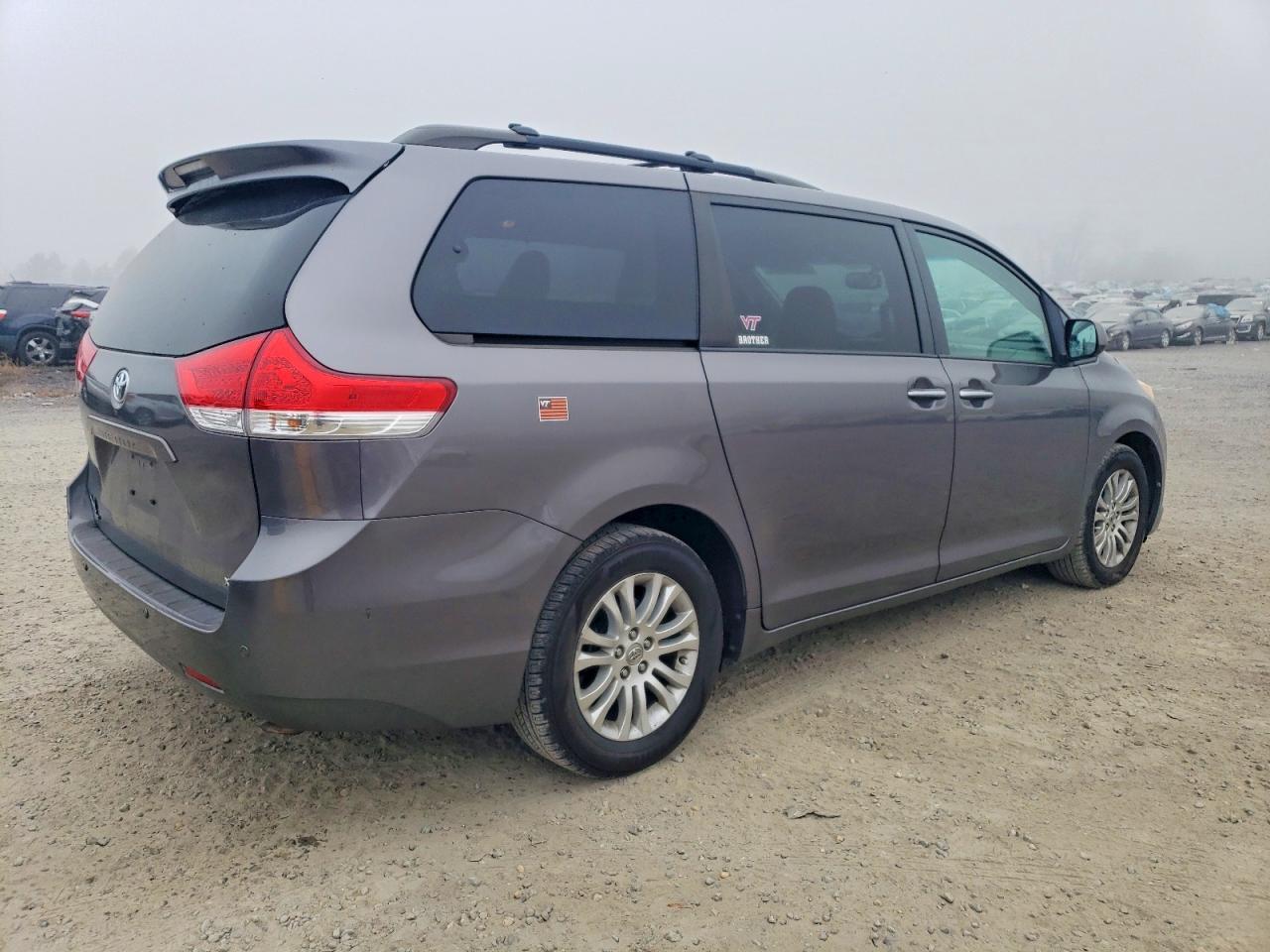 2014 TOYOTA SIENNA
