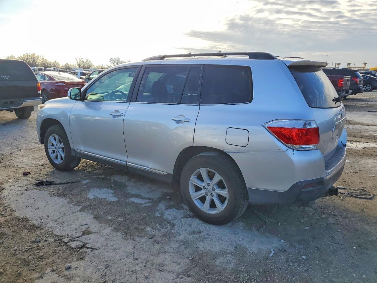 2013 TOYOTA HIGHLANDER