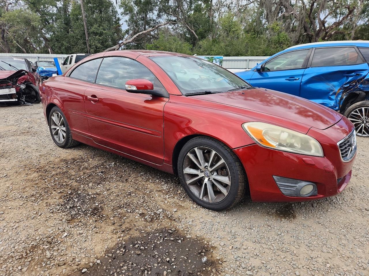 2011 VOLVO C70