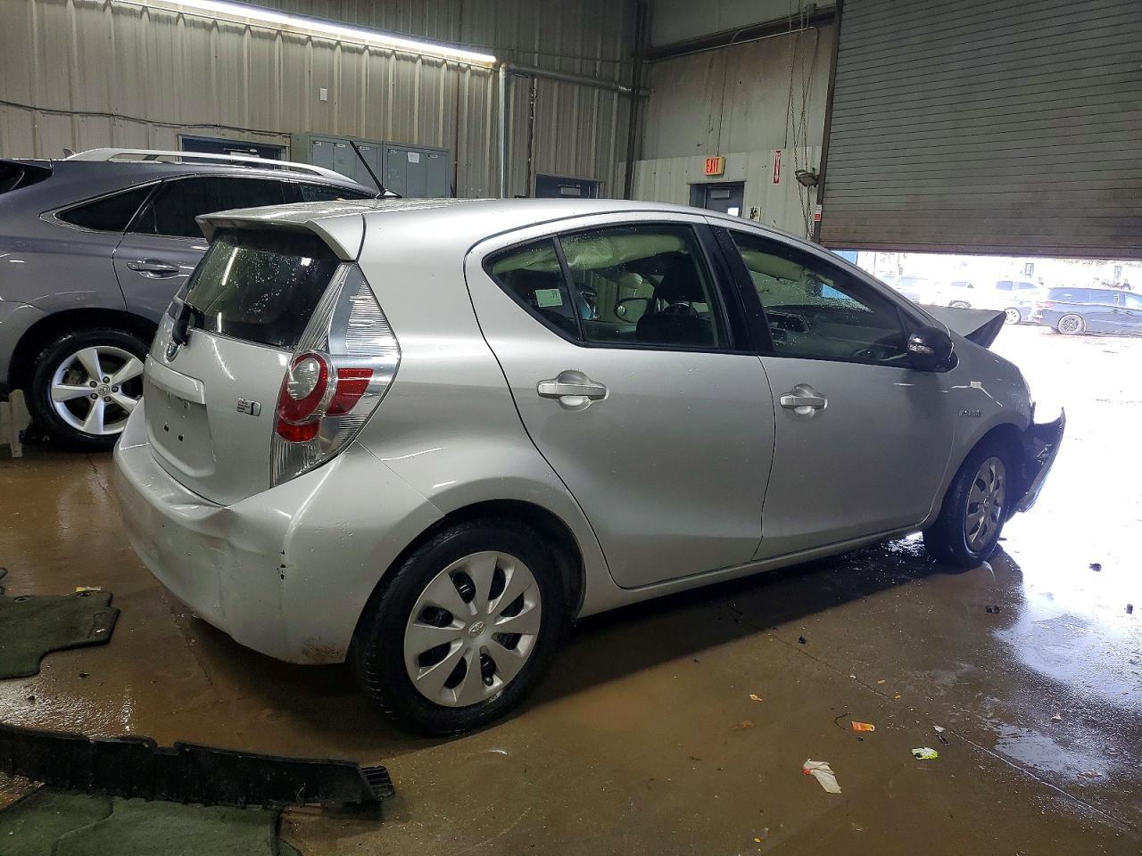 2014 TOYOTA Prius c