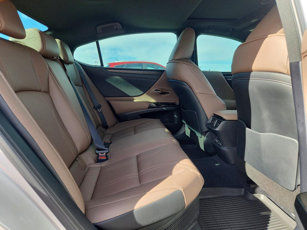 2025 LEXUS ES 300H