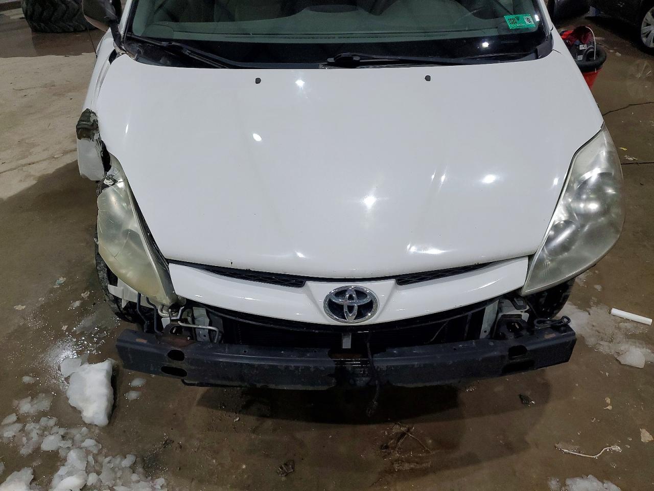 2008 TOYOTA SIENNA