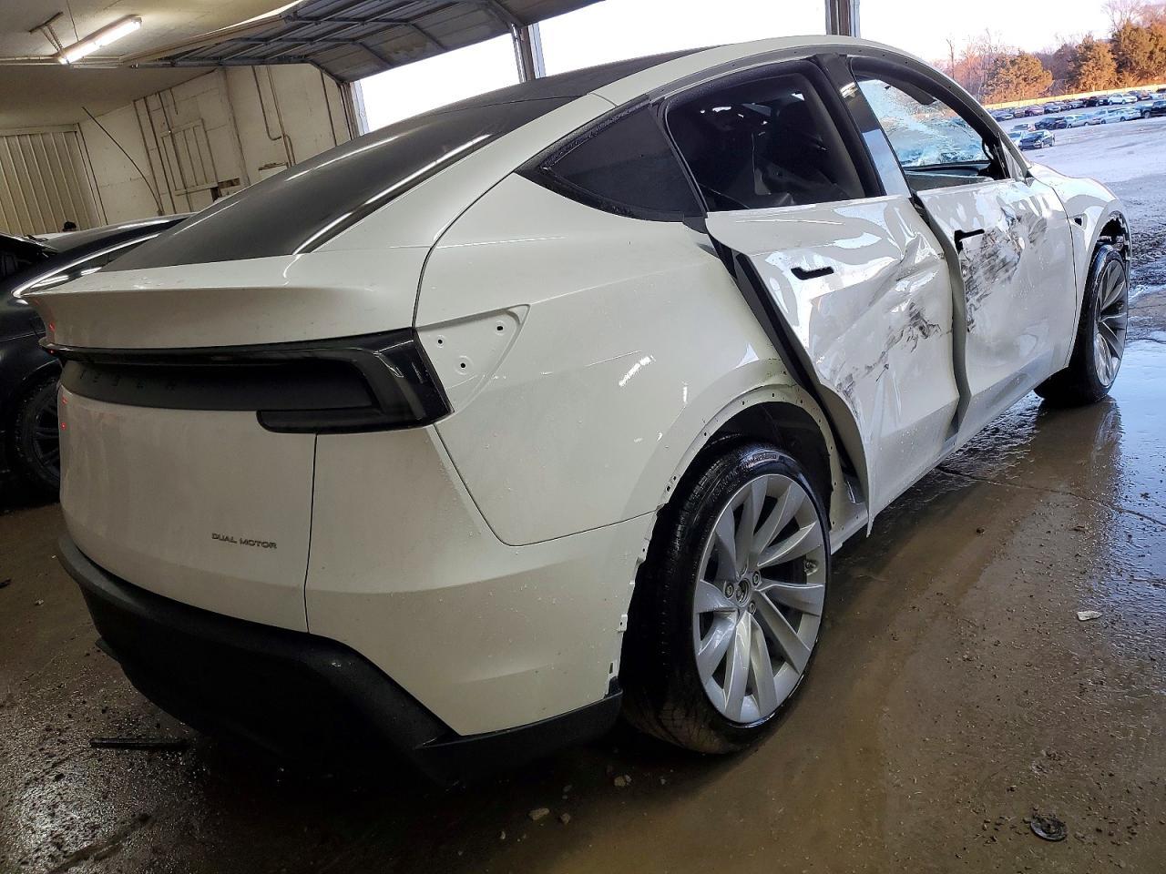 2026 TESLA MODEL Y