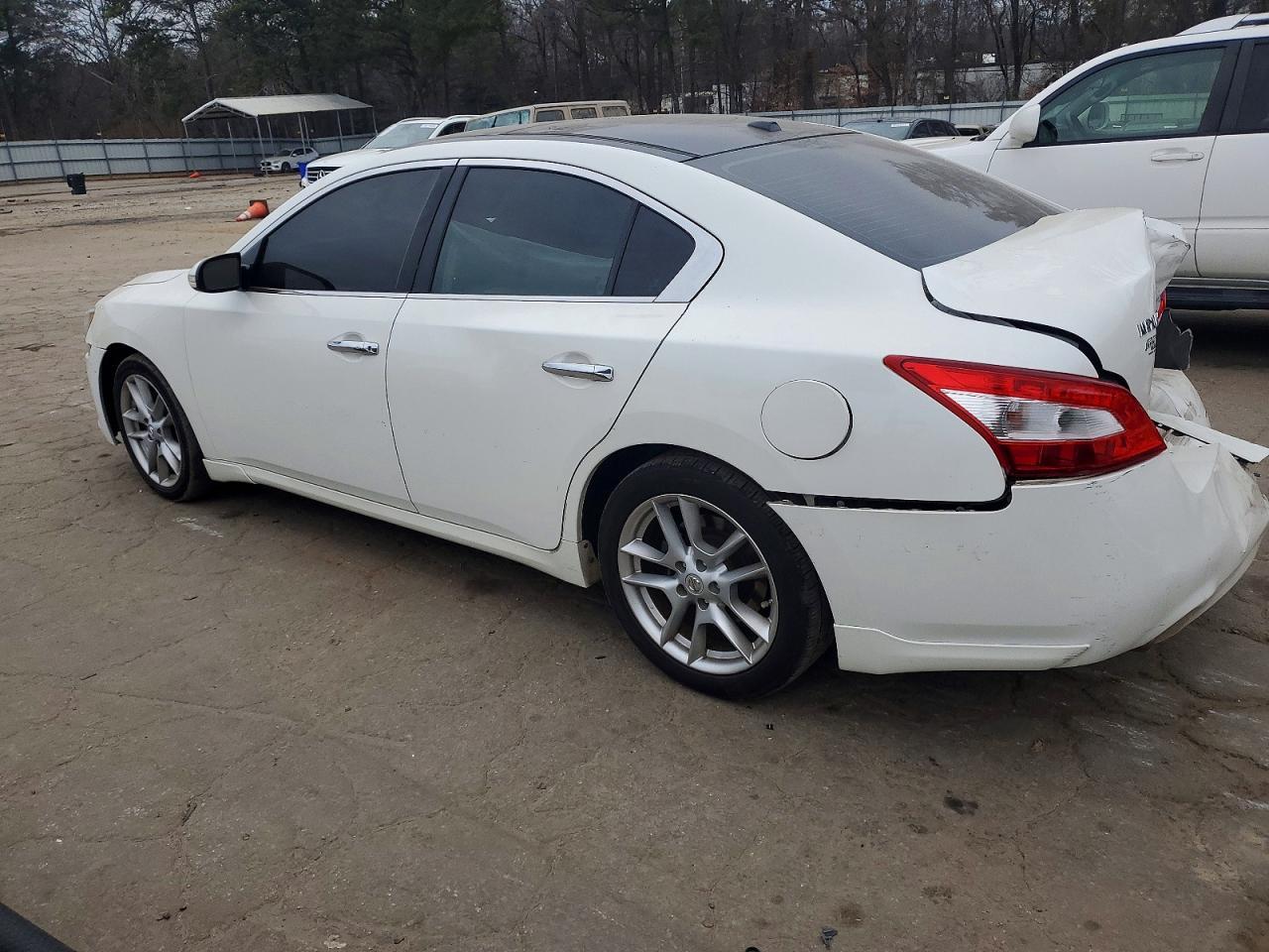2011 NISSAN Maxima