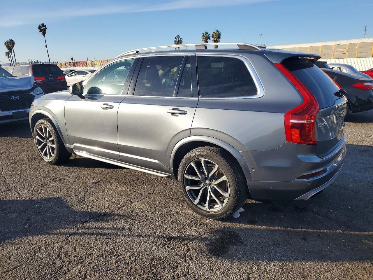 2018 VOLVO XC90