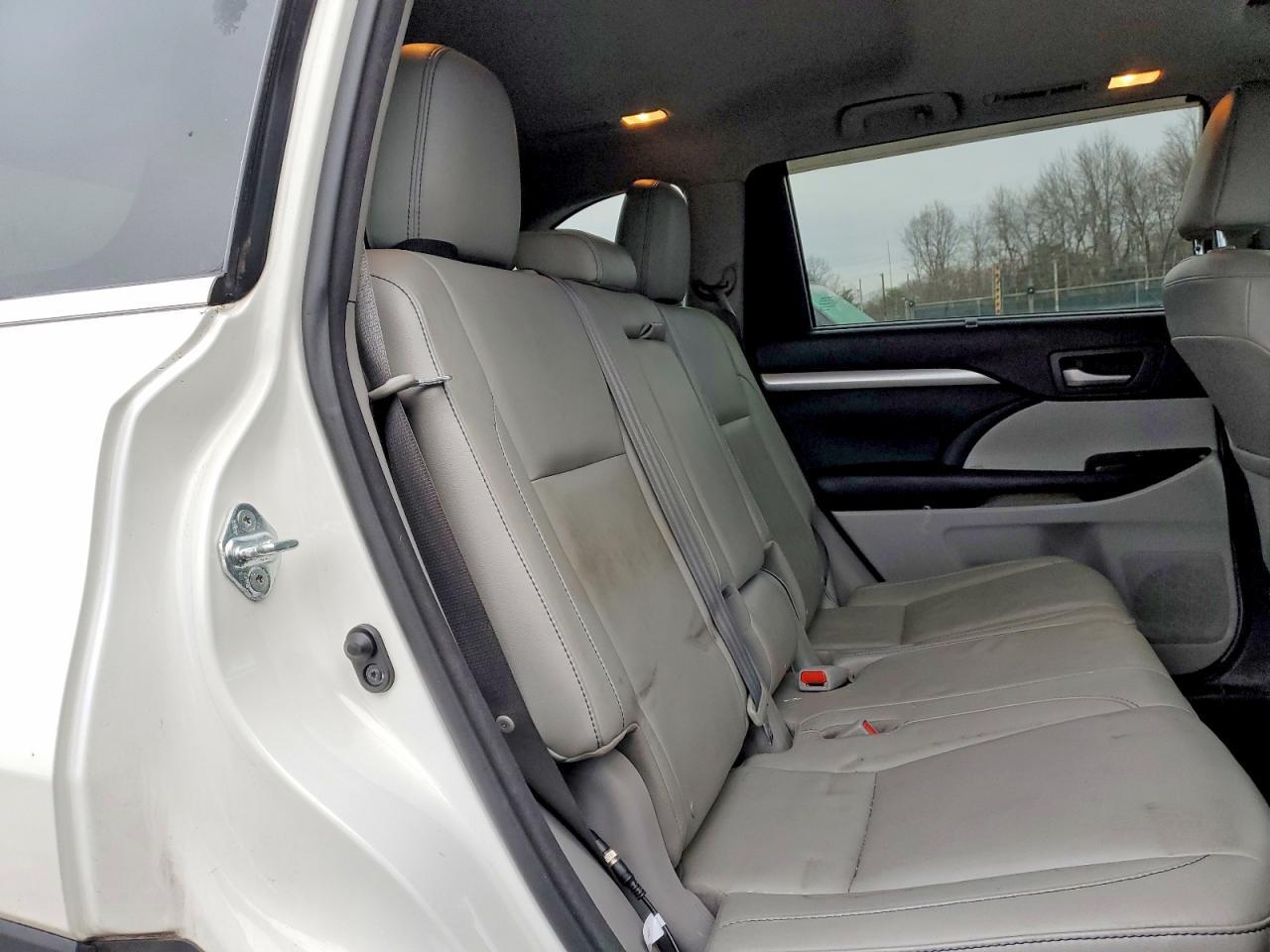 2016 TOYOTA HIGHLANDER