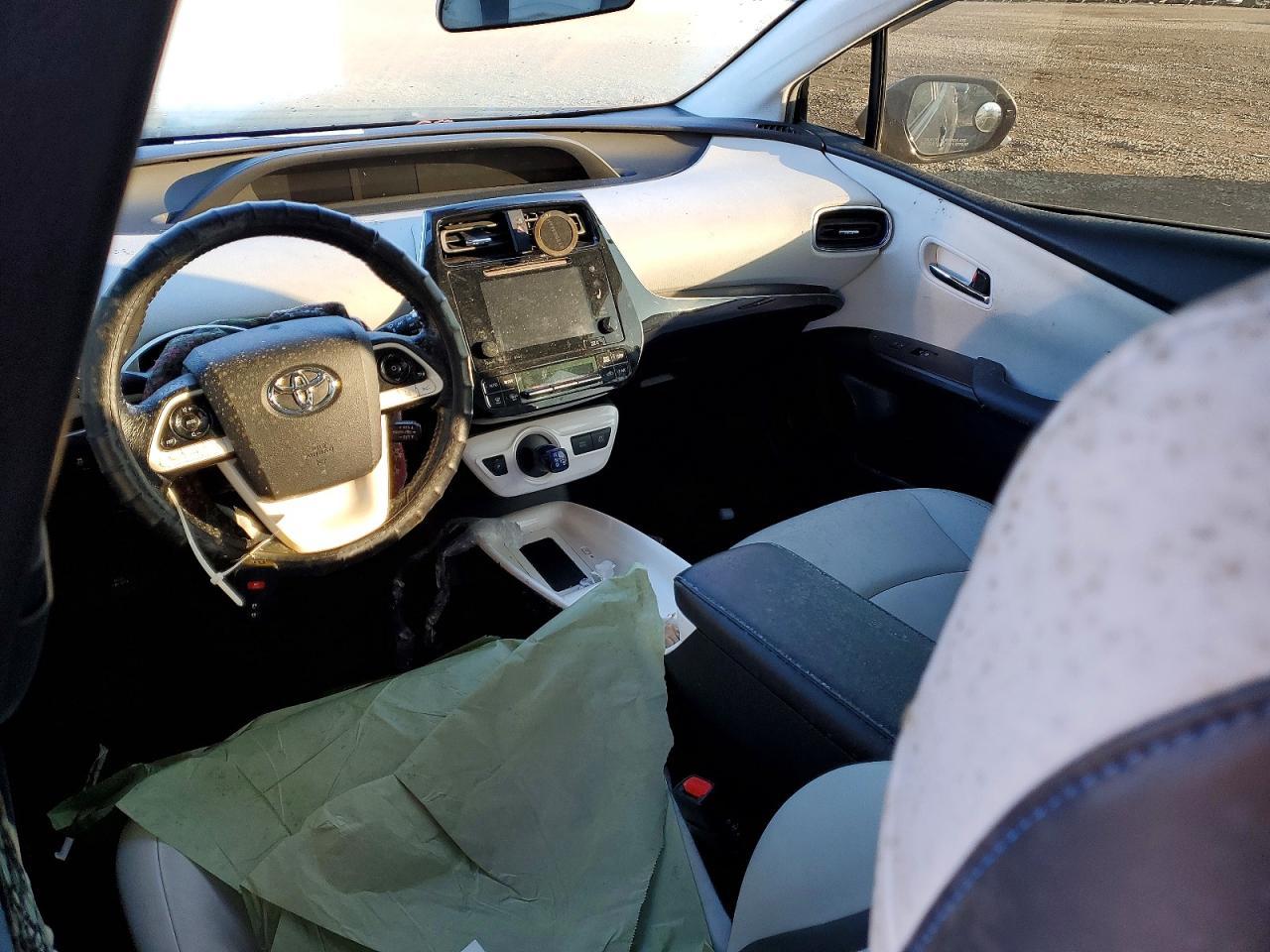 2016 TOYOTA PRIUS