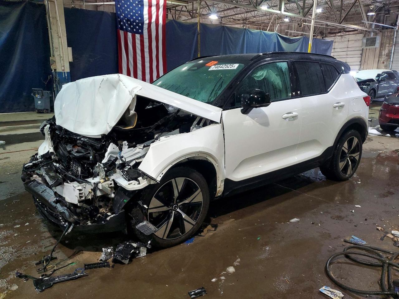2022 VOLVO XC40
