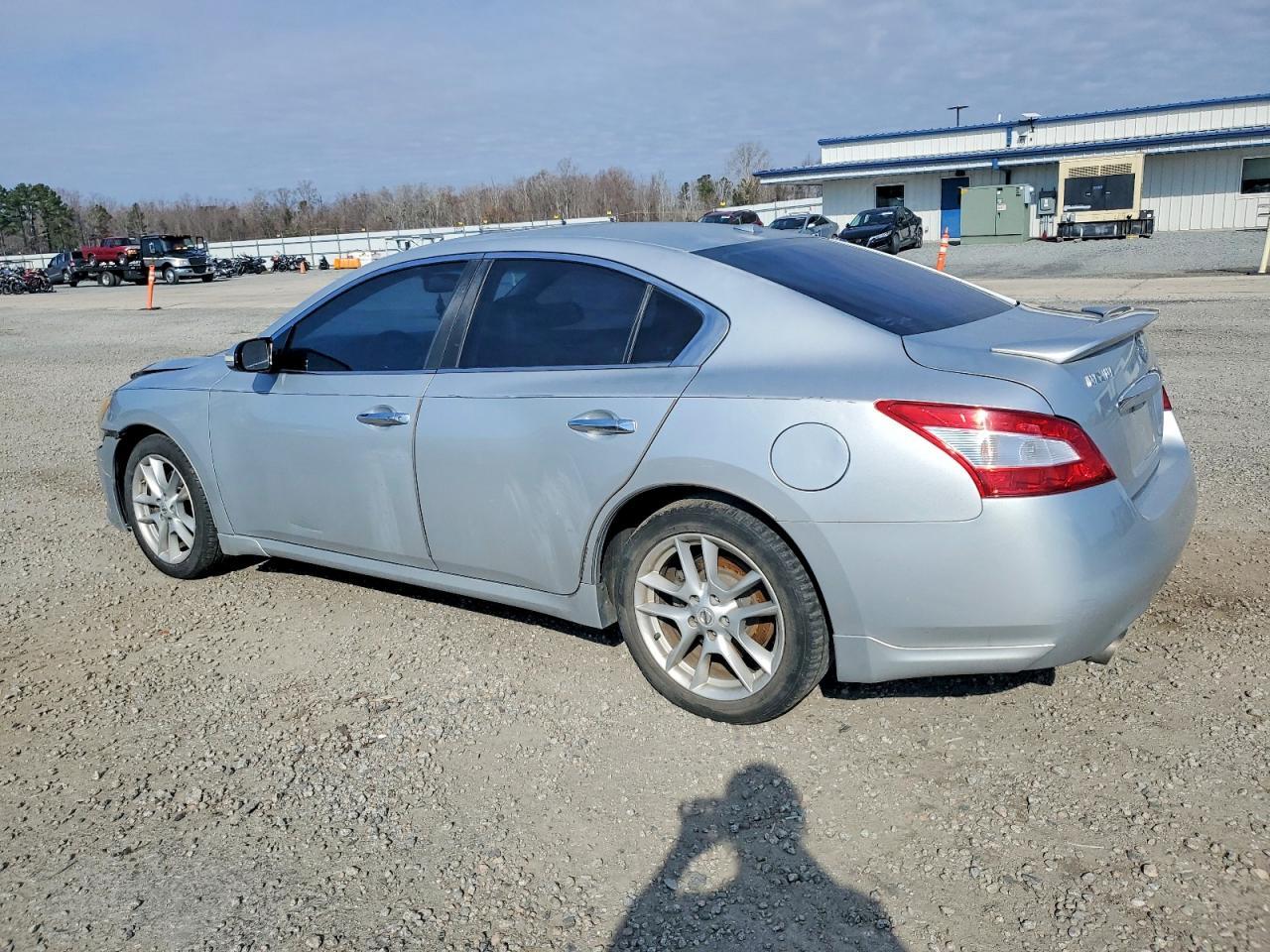 2010 NISSAN Maxima