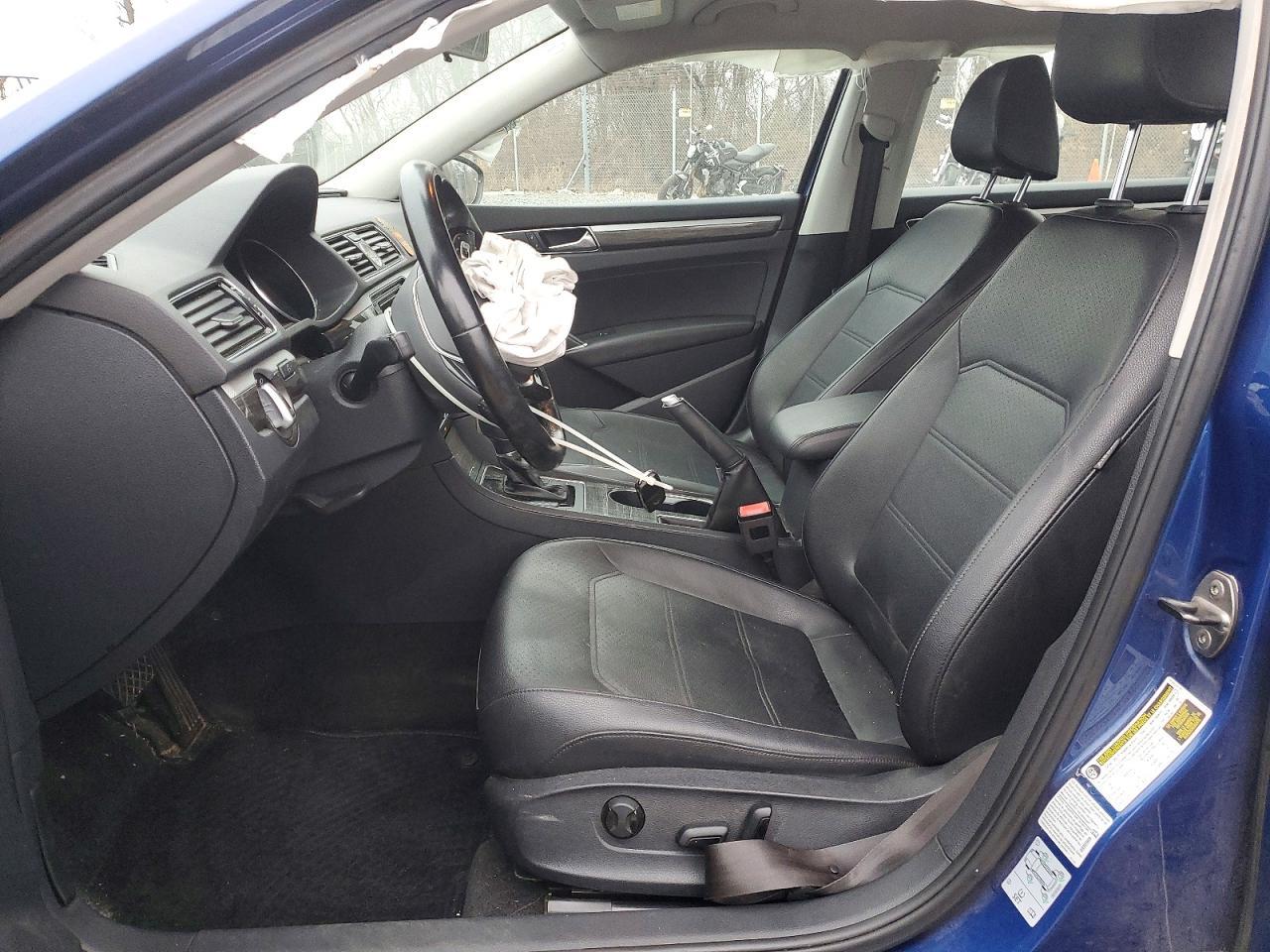 2017 VOLKSWAGEN Passat