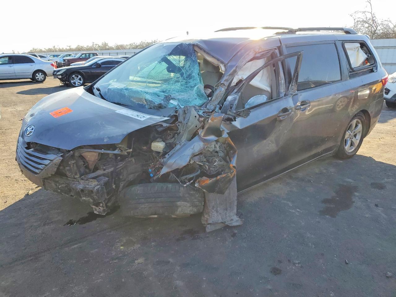 2016 TOYOTA SIENNA