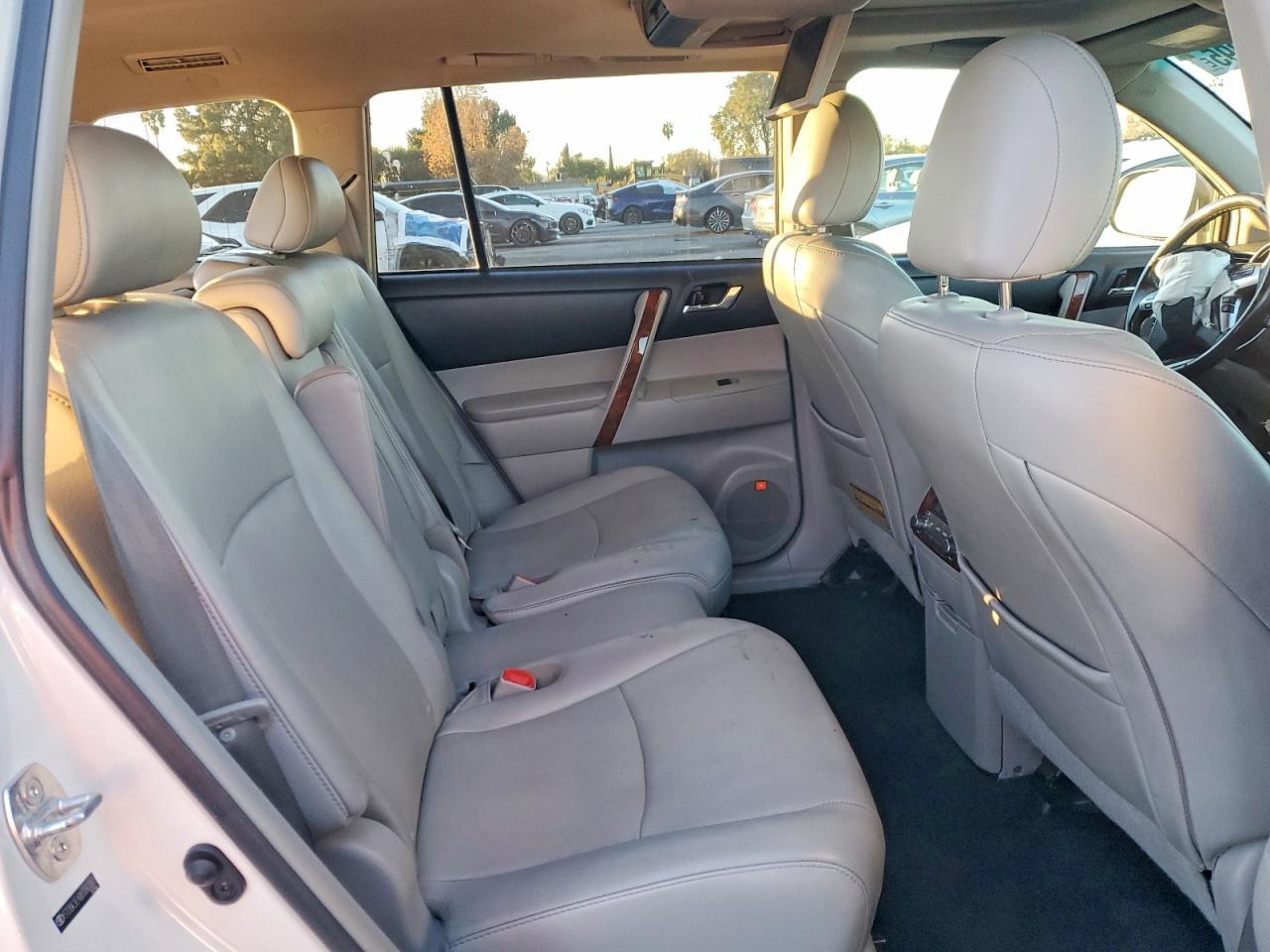 2011 TOYOTA HIGHLANDER
