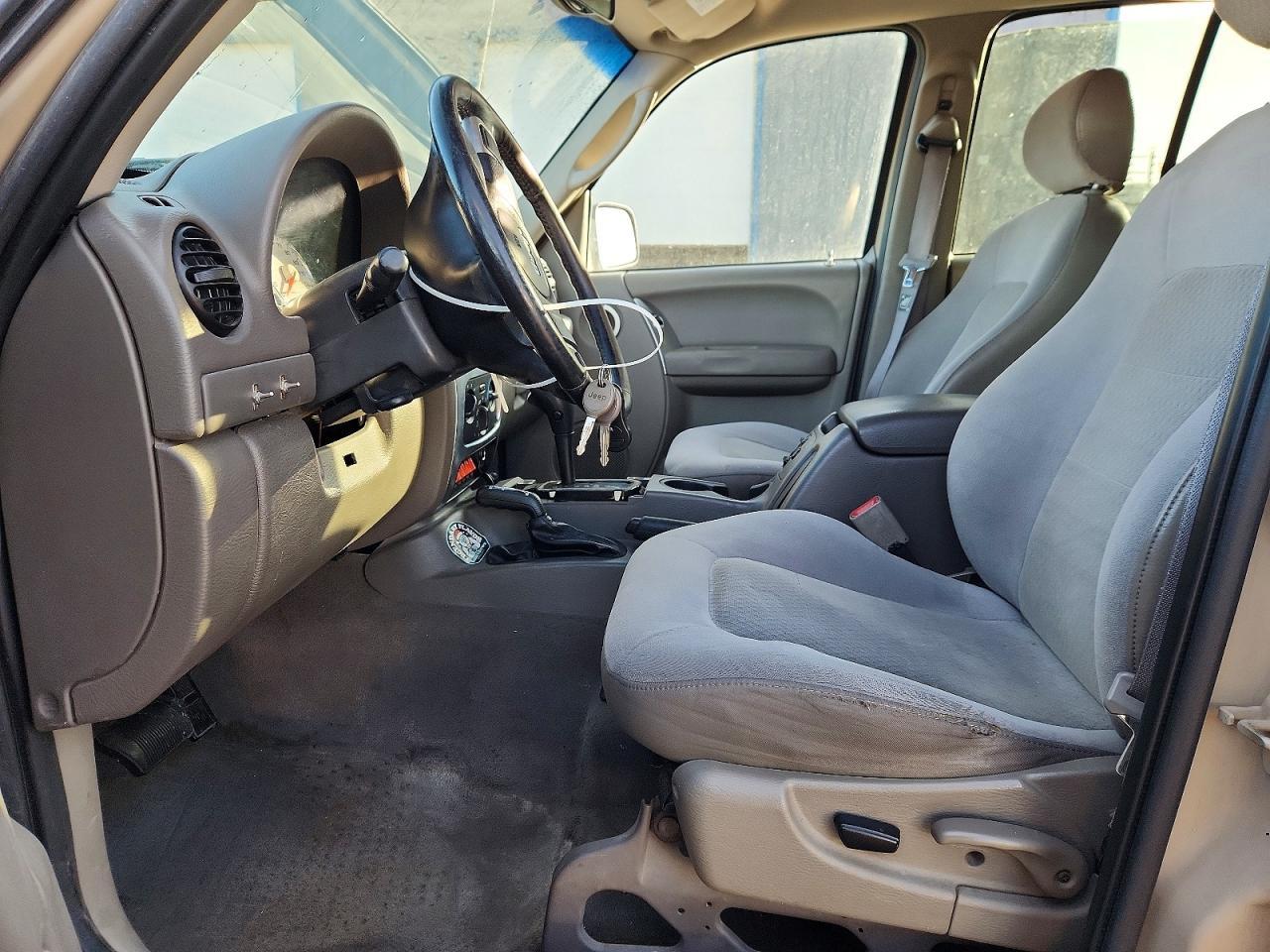 2004 JEEP Liberty