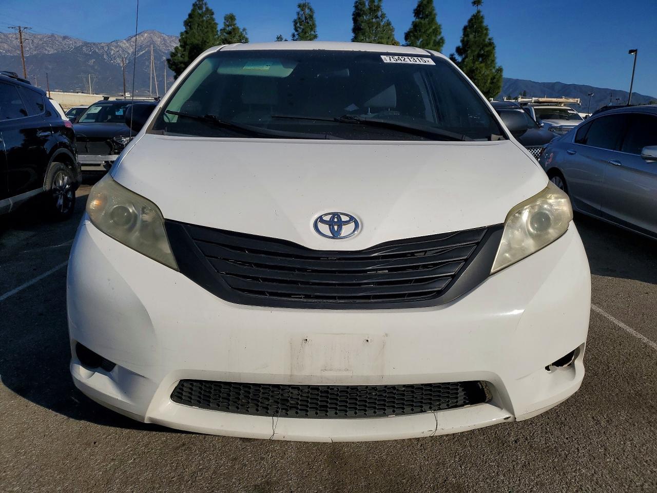 2015 TOYOTA SIENNA