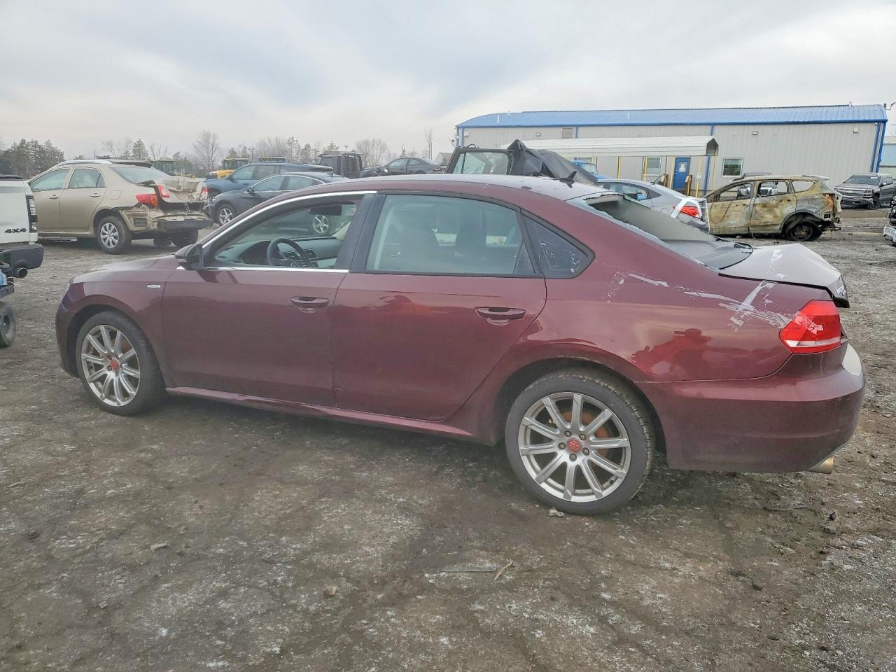 2012 VOLKSWAGEN Passat