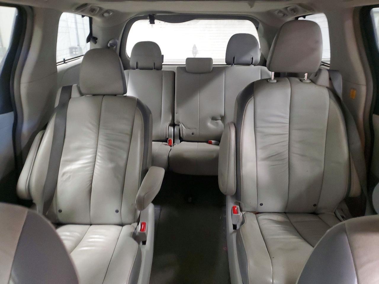 2012 TOYOTA SIENNA
