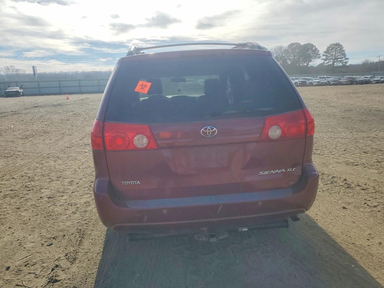 2010 TOYOTA SIENNA