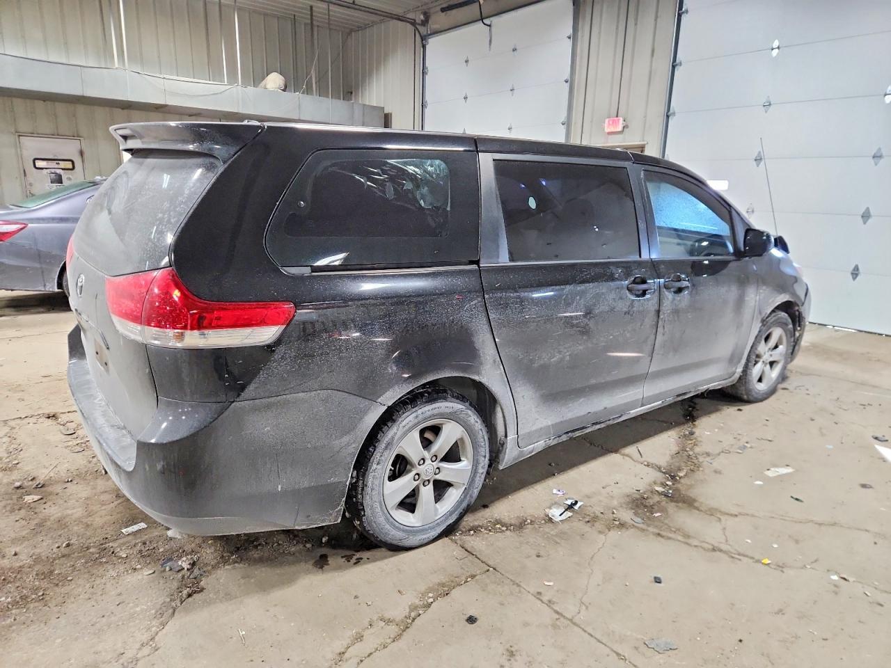 2014 TOYOTA SIENNA