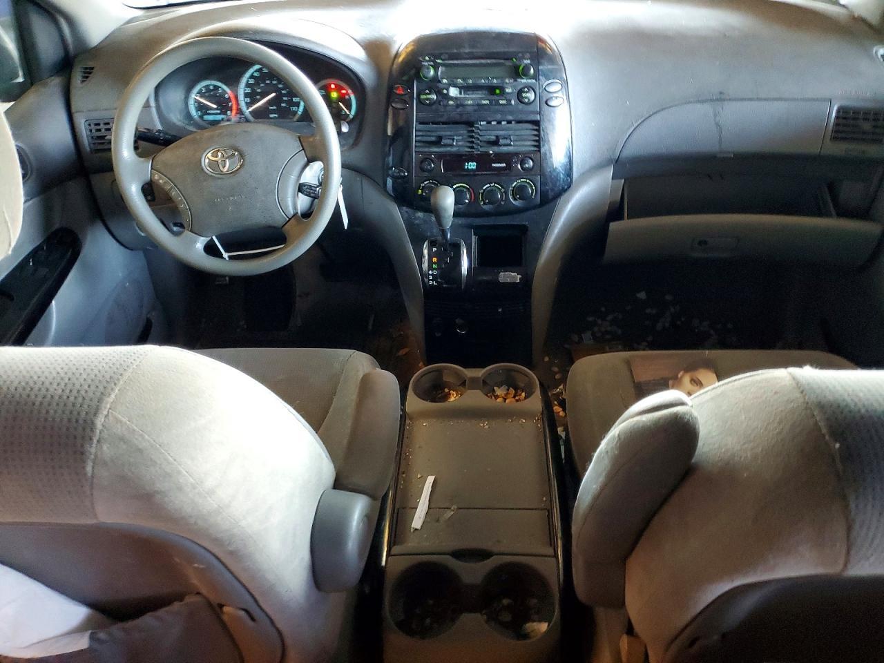 2004 TOYOTA SIENNA