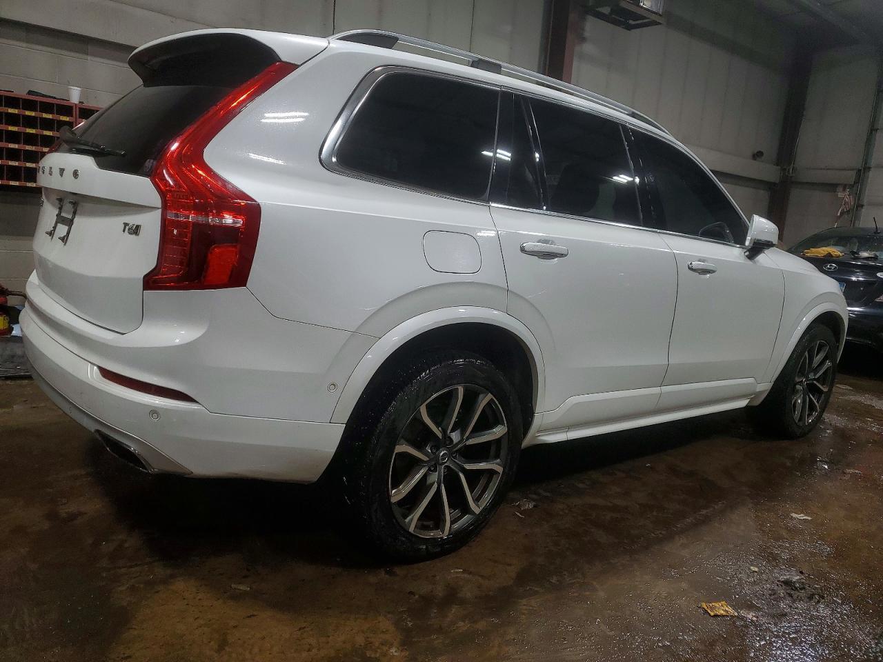 2016 VOLVO XC90