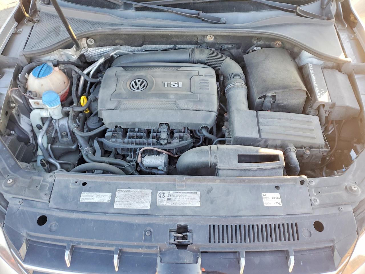 2014 VOLKSWAGEN Passat