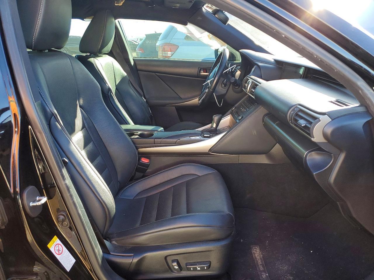 2017 LEXUS IS 200t